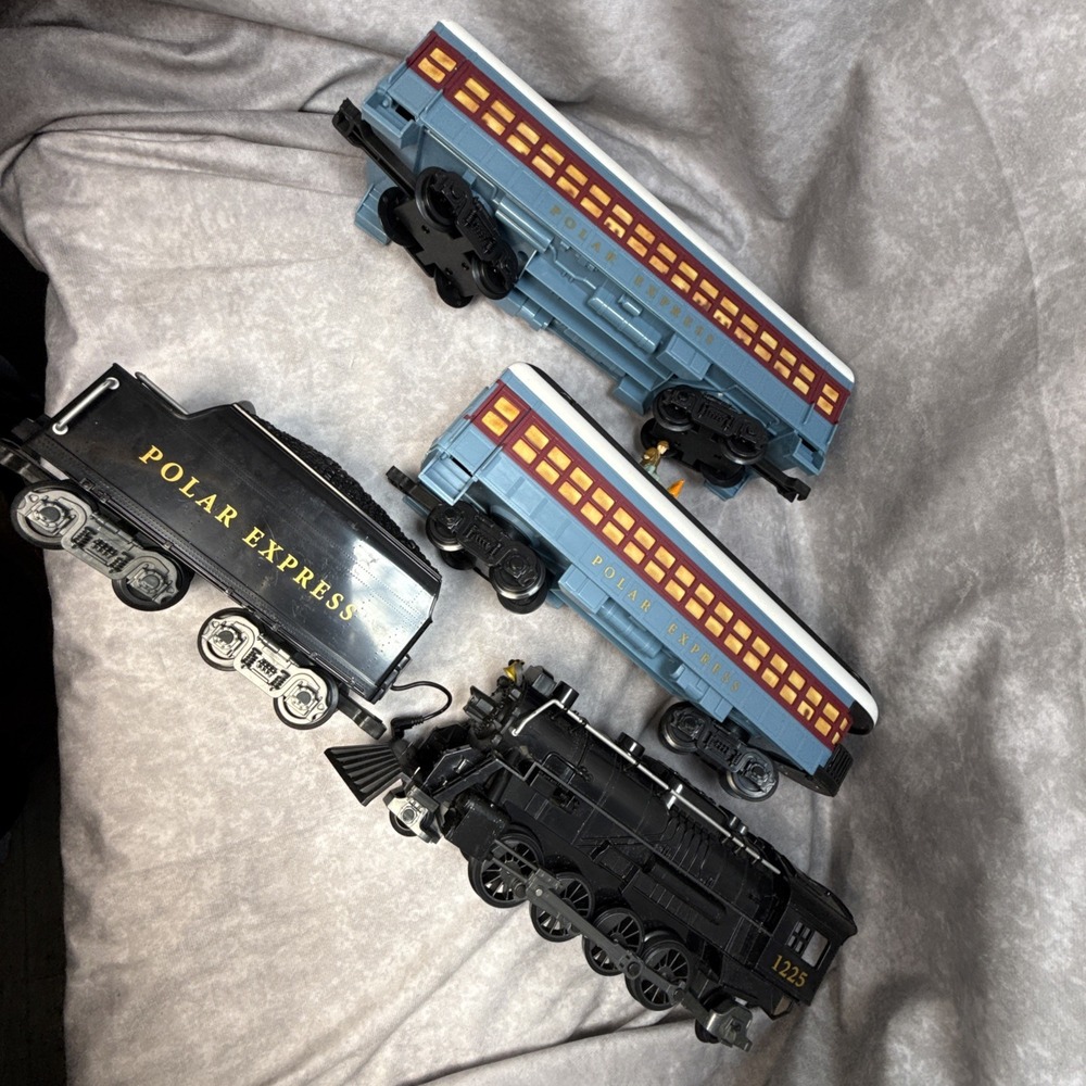 Lionel Polar Express Train Engine 1225 Tender Passenger Car & Caboose 4 Pc Set